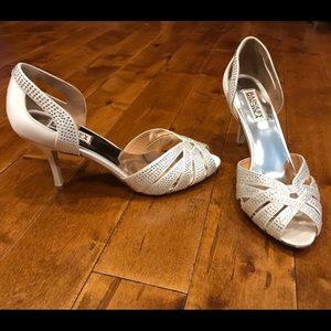 🆕Badgley Mischka Crisscross Embellished Peep Toe